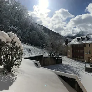 https://hameau-de-souaribes-2.midi-pyreneeshotels.com